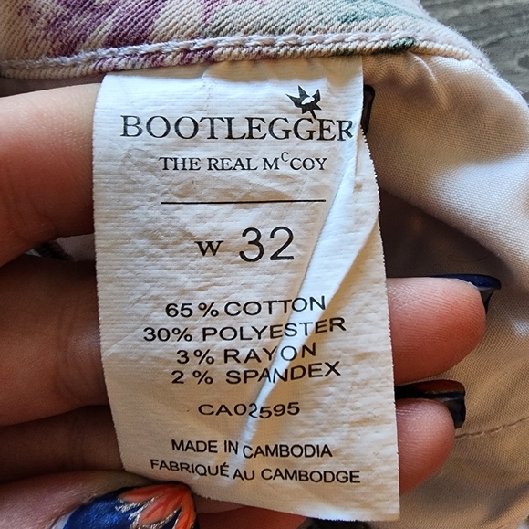 NWOT Pink Floral Bootlegger Shorts Size 32 - Picture 4 of 5